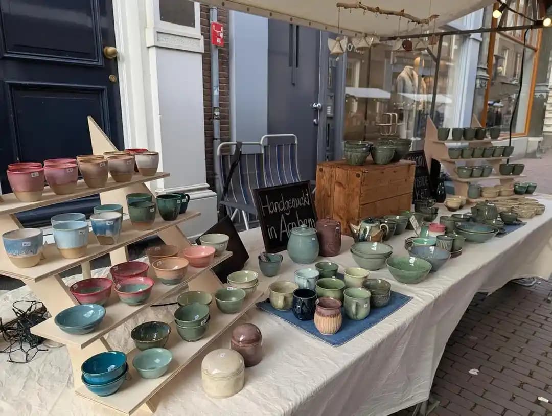 Seramik Sanatçıları için İlk Noel Pazarı Deneyimi ve Satış Stratejileri