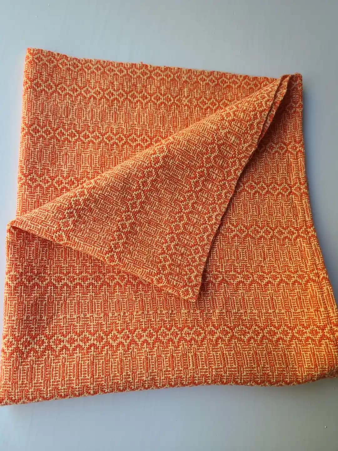 Shadow Weave Havlular: İnce 16/2 Pamuk İpliği ve 30 EPI ile Hafif ve Estetik Dokuma