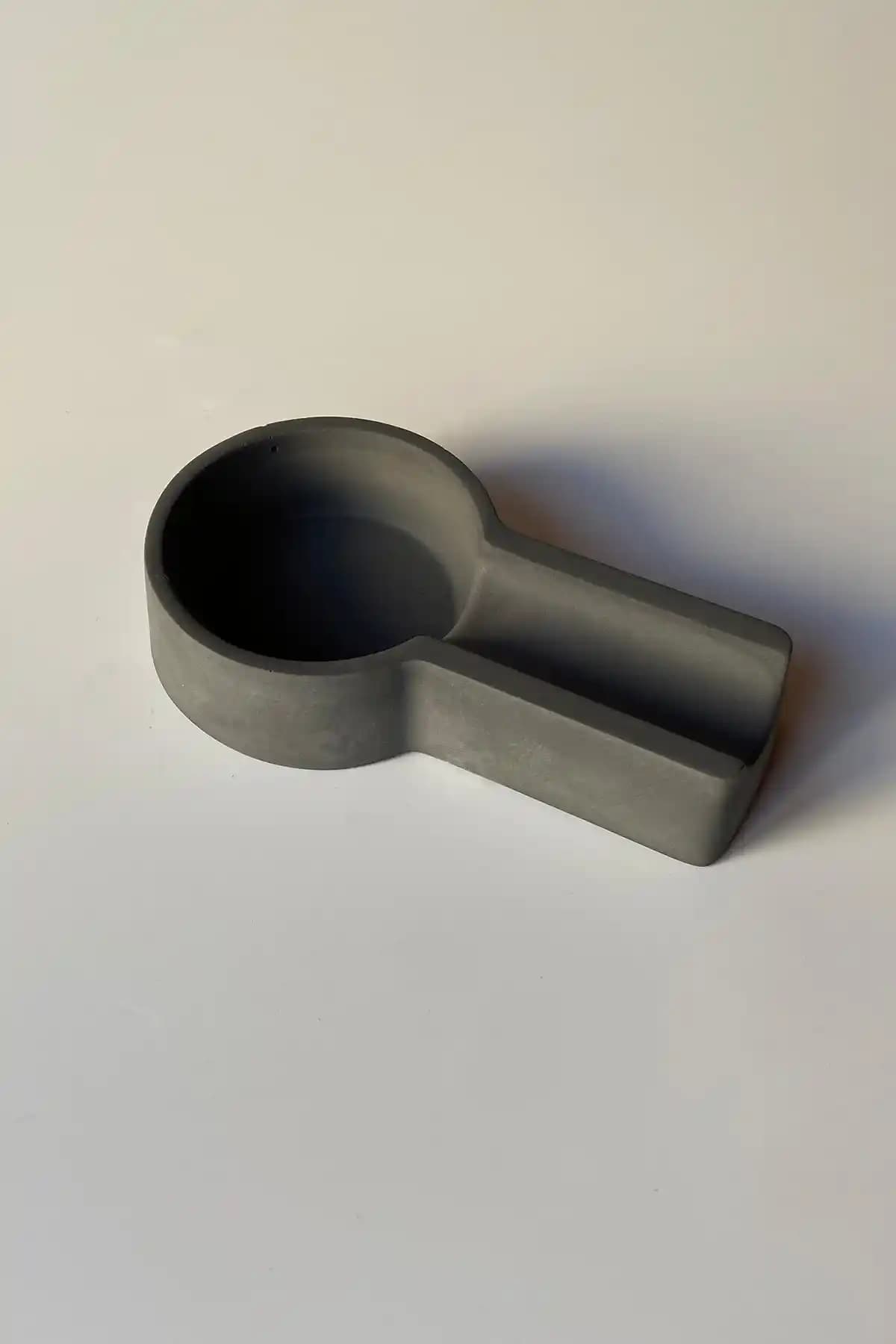 Sin İstanbul Tekli Puro Küllüğü Antrasit: Şık ve Dayanıklı Dekoratif Ürün