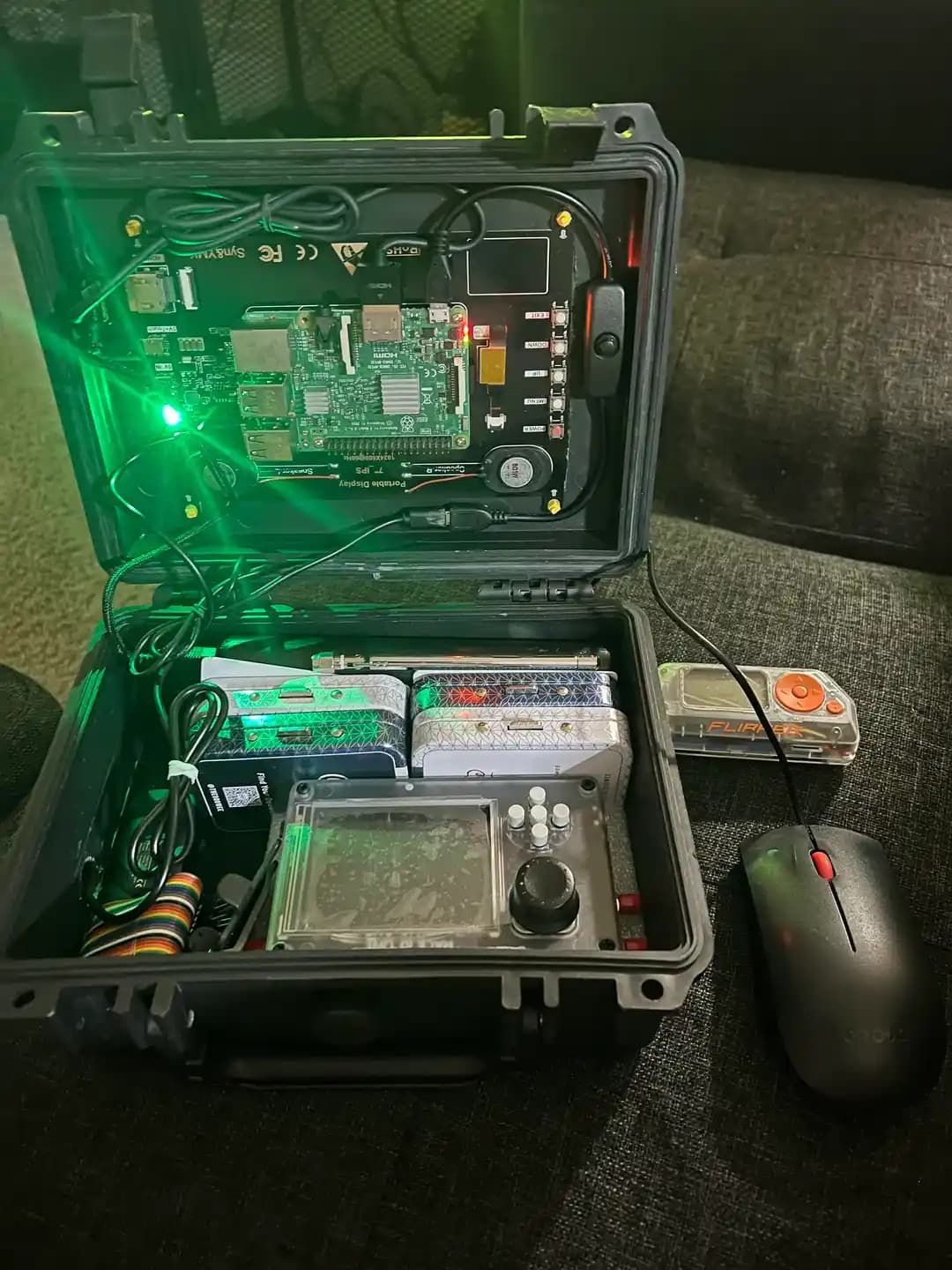 Spy/Hack Kutusu: Çok Fonksiyonlu Siber Güvenlik ve Elektronik Deneyim Cihazı