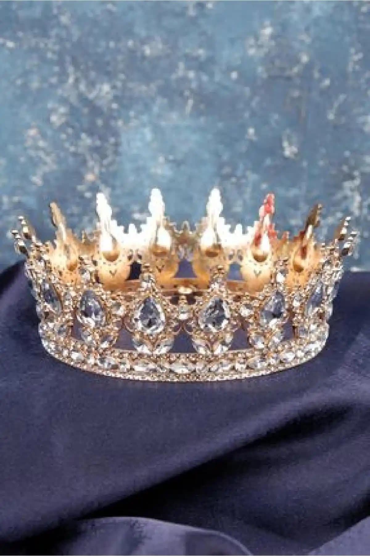 Tam Tur Prenses Kralie Taç Gold Pasta Süsü: Zarif ve Şık Doğum Günü ve Düğün Dekoru