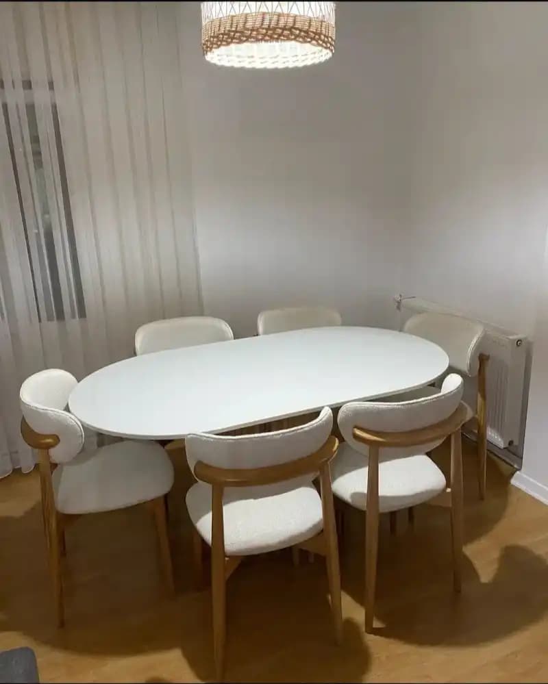 Beyaz Oval Yemek Masası ile Modern ve Şık Dekorasyon Çözümleri