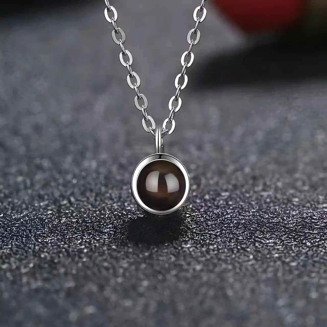 Fotograflı kolye ile kişisel ve anlamlı iç mekan dekorasyonu çözümleri