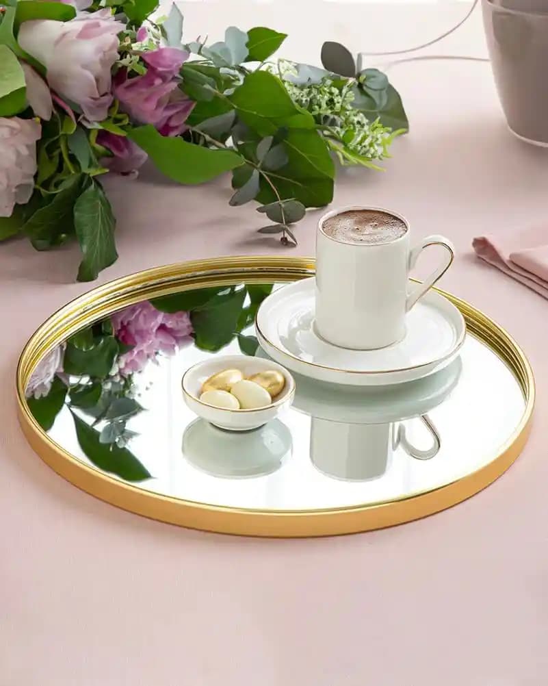 İngiliz Tarzı Ev Dekorasyonunda Altın Tepsi Kullanımı ve Dekorasyon Fikirleri