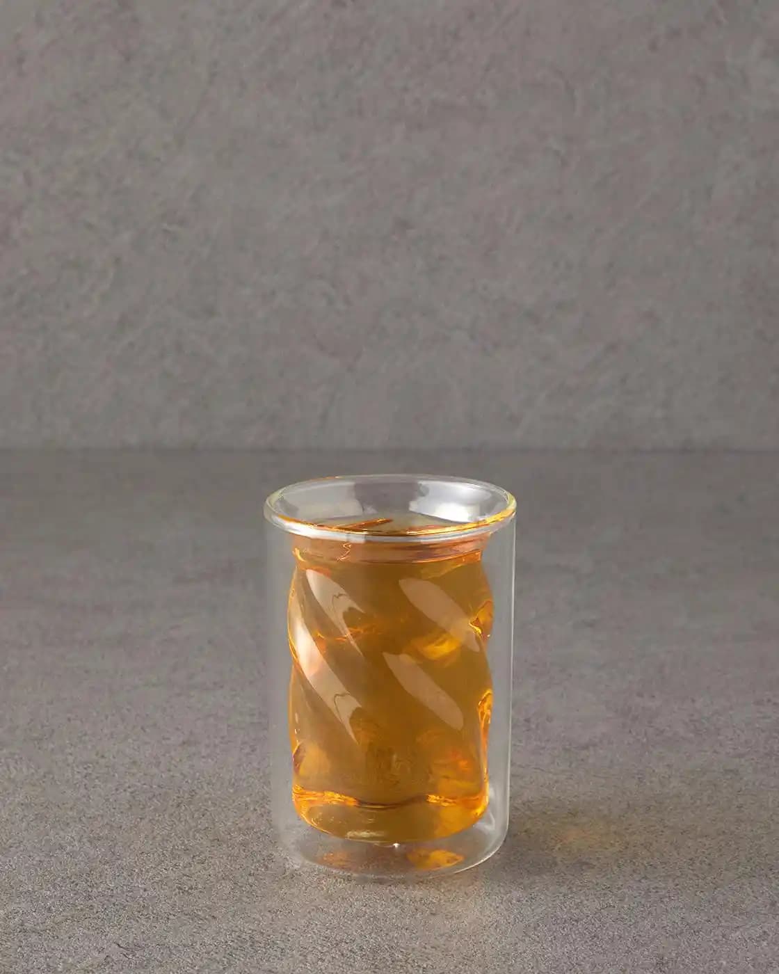 İngilizce Home Çift Cidarlı Bardak: Modern Dekorasyon ve Fonksiyonellik Bir Arada