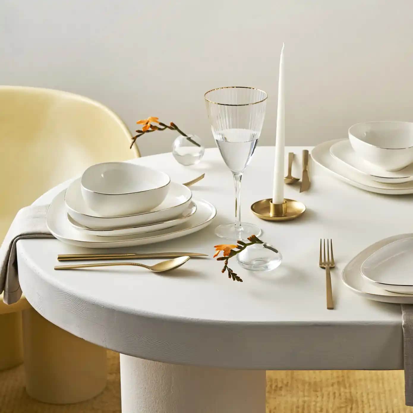 Karaca Üçgen Yemek Takımı ile Sofralarınıza Modern ve Şık Dokunuşlar