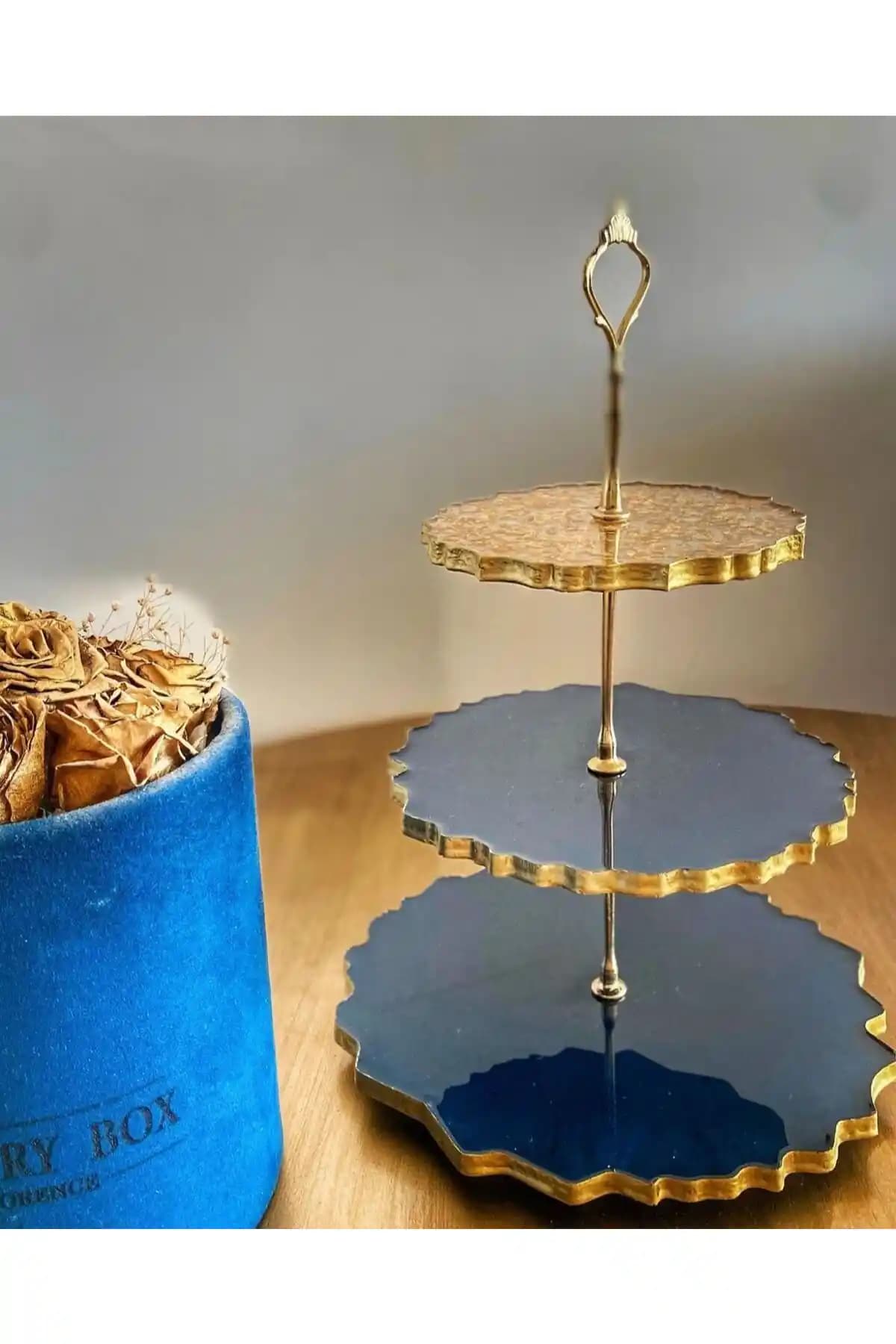 Üç Katlı Sunumluklar: Dekorasyonda Şıklık ve Fonksiyonellik İçin En İyi Seçenekler