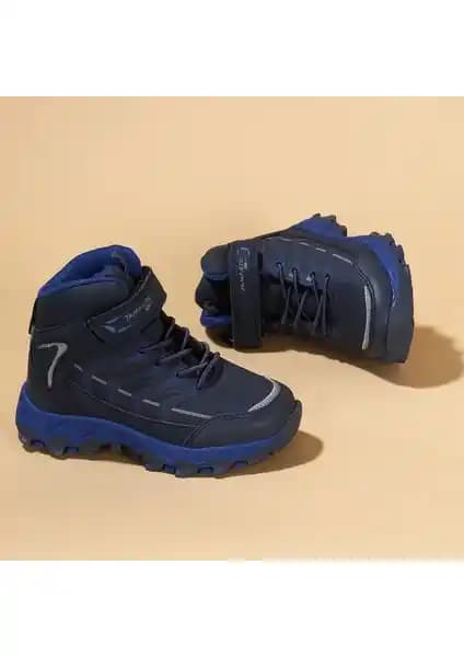 Çocuklar İçin Dayanıklı ve Ergonomik Günlük Spor Botu Lacivert Renk Seçeneği ile