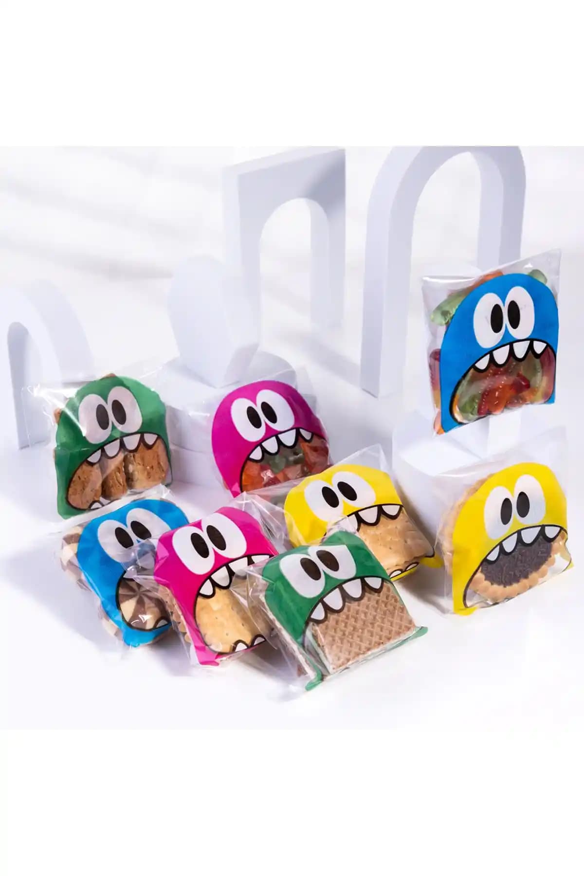 Bimotif ve Elizberen Canavar Desenli Cake Pops ve Kurabiye Poşeti Karşılaştırması