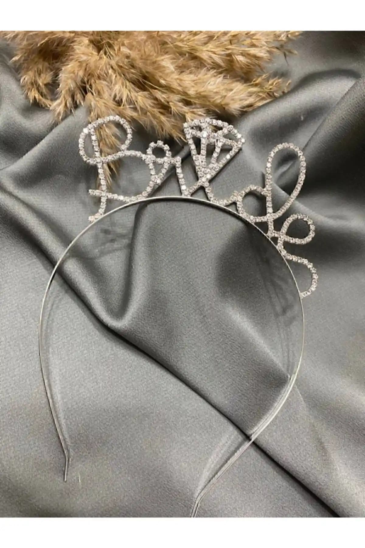 Düğün ve Bekarlığa Veda Partileri İçin Kristal Taşlı Şık Takı Seçenekleri