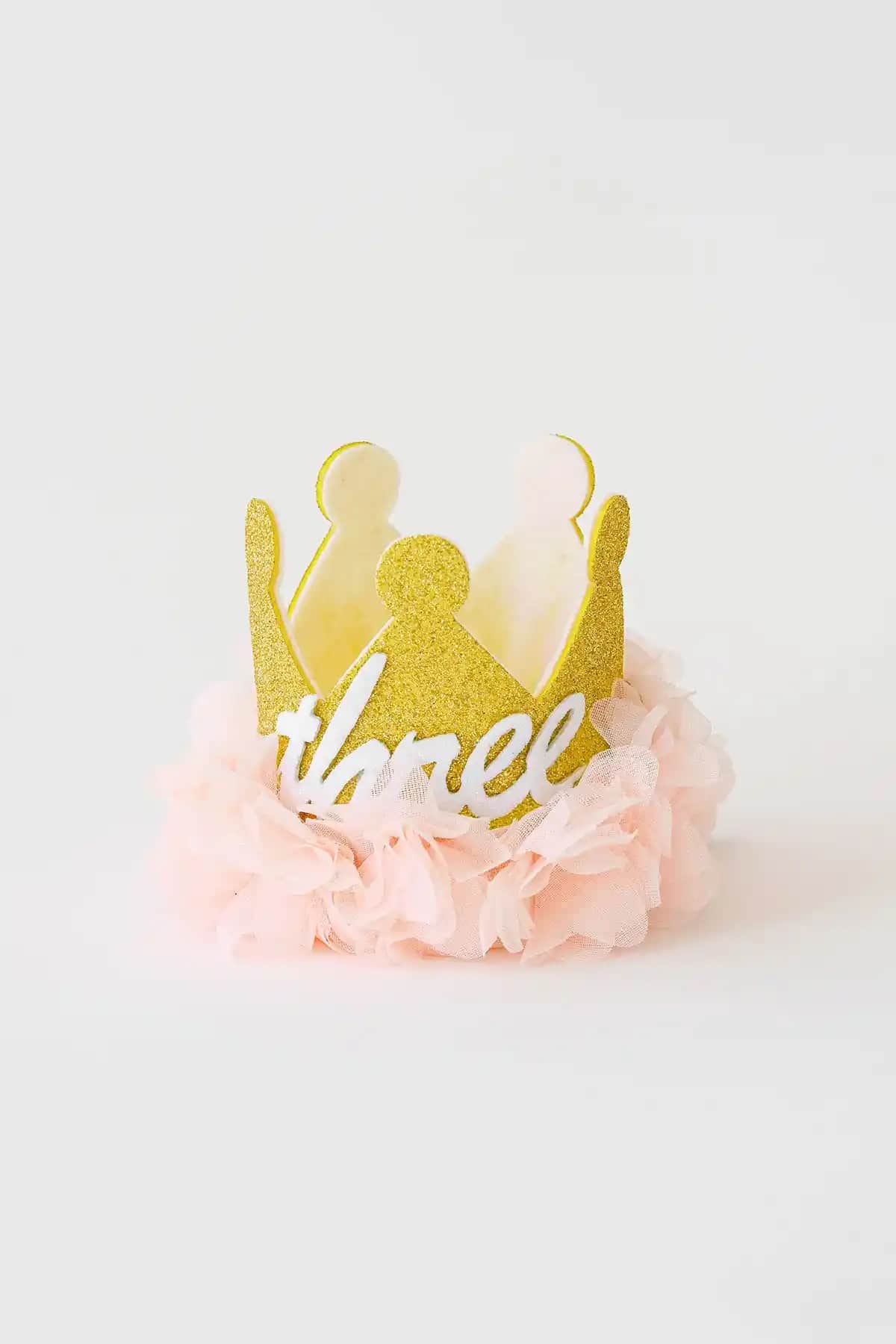 Banamio 3 Yaş Lastikli Simli Doğum Günü Parti Şapkası ve Tacı Somon Renkli