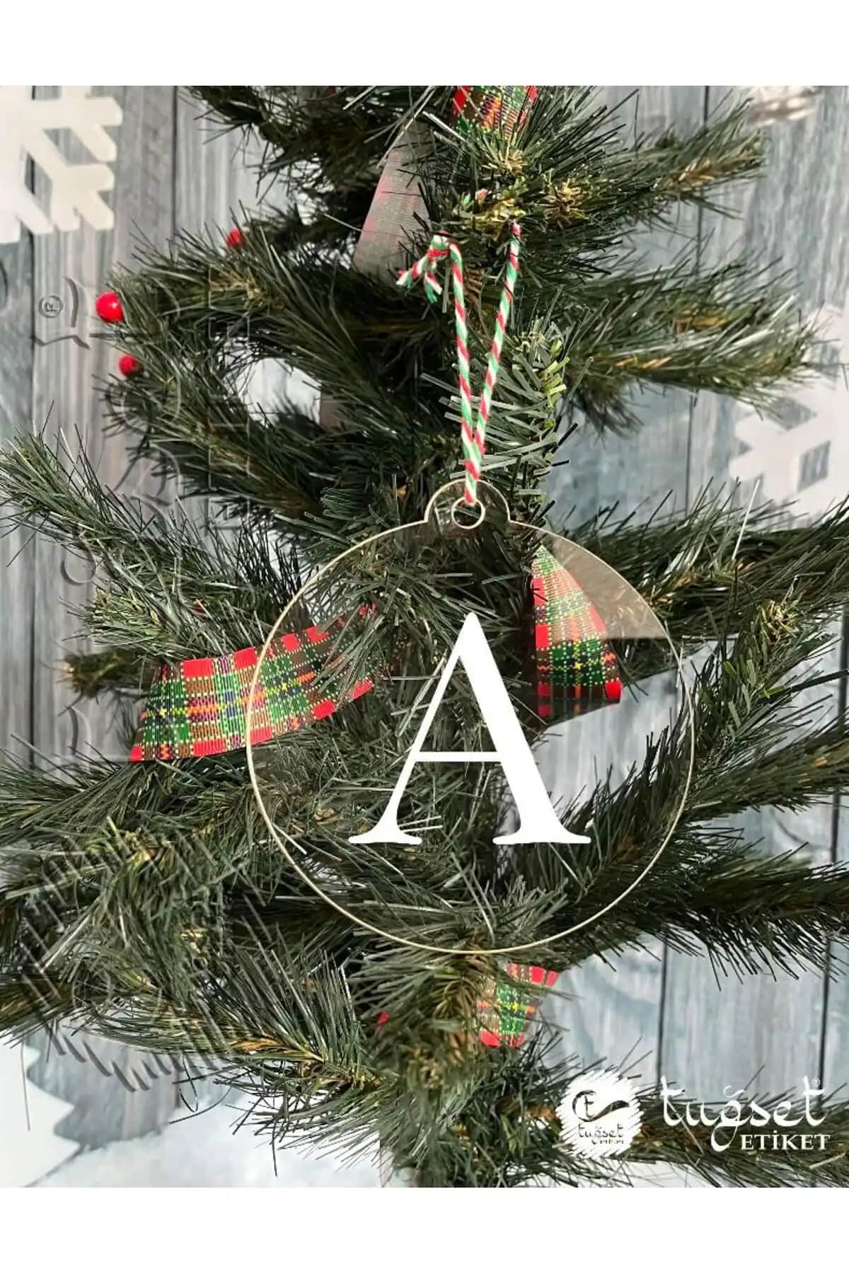 Beyaz Pleksi Harf Süsleri ile Yılbaşı Dekorasyonlarınızı Şıklaştırın