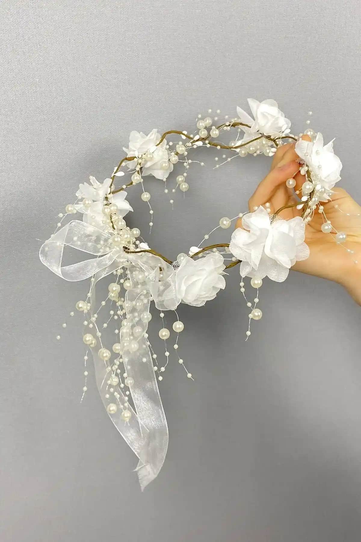 Bontex Parti Tacı: Zarif ve El İşçiliğiyle Özel Günler İçin Modern Aksesuar