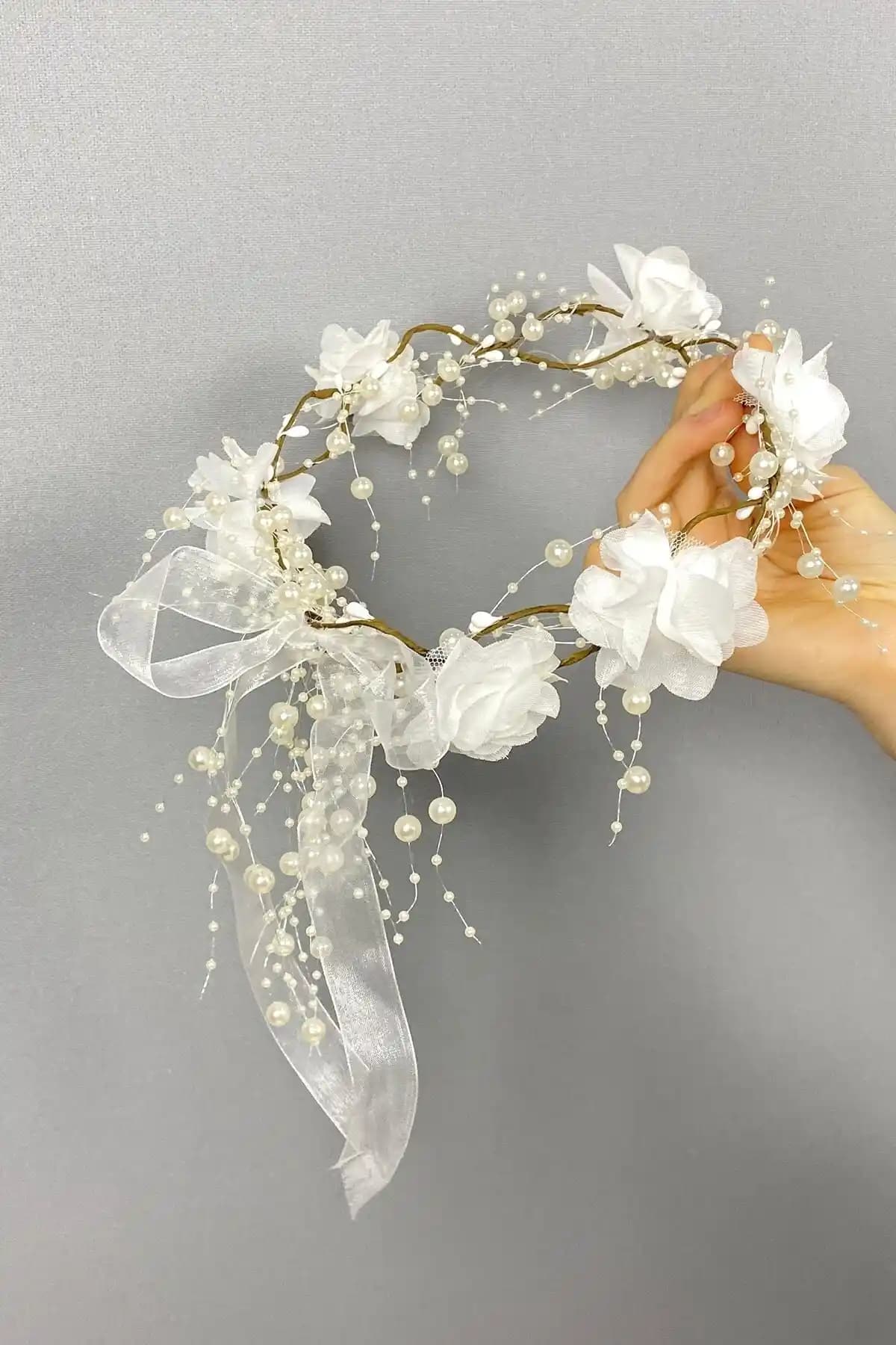 Bontex Parti Tacı: Zarif ve El İşçiliğiyle Özel Günler İçin Modern Aksesuar