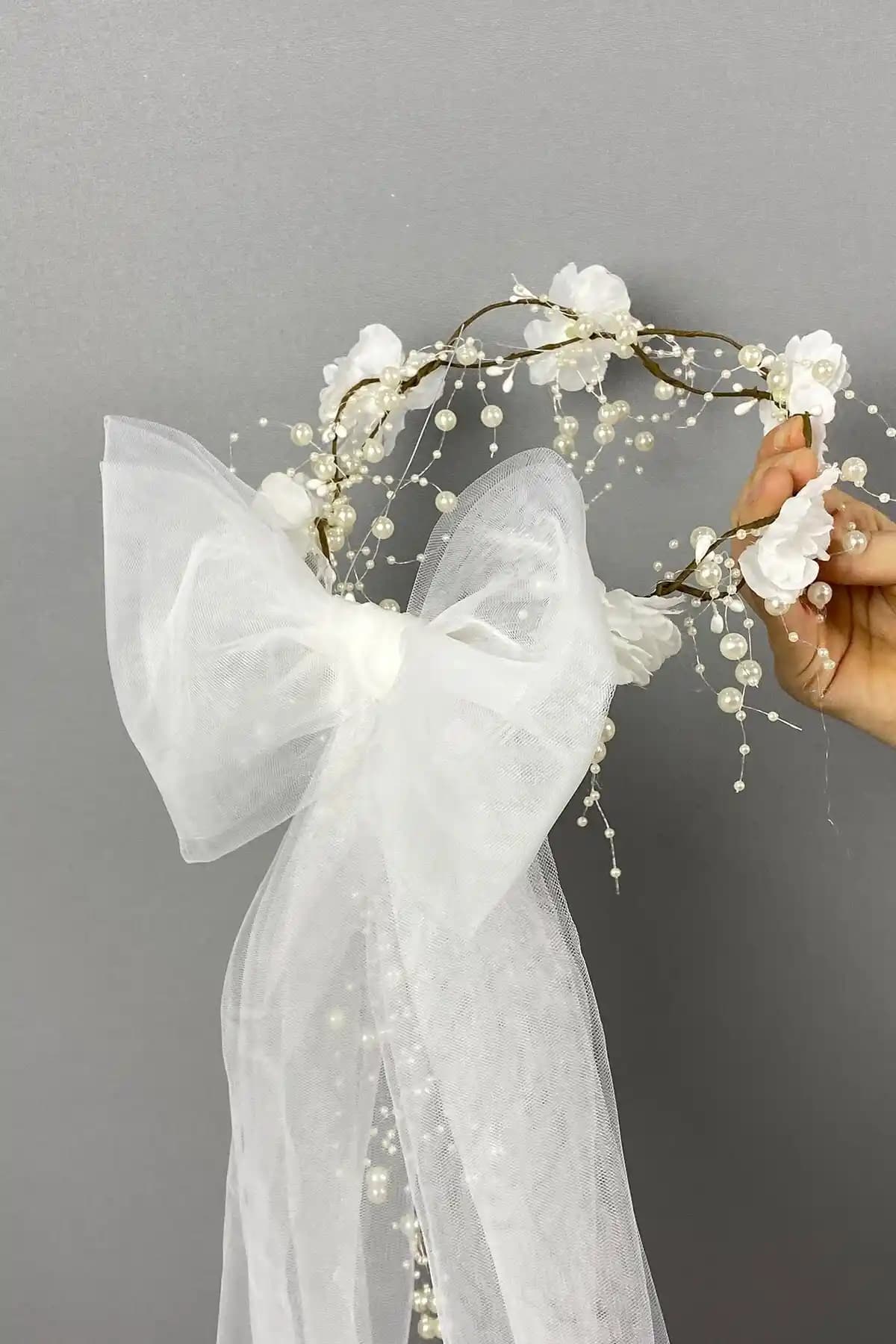 Bontex Parti Tacı: Zarif ve Modern Düğün, Kına ve Özel Davetler İçin Şık Aksesuar