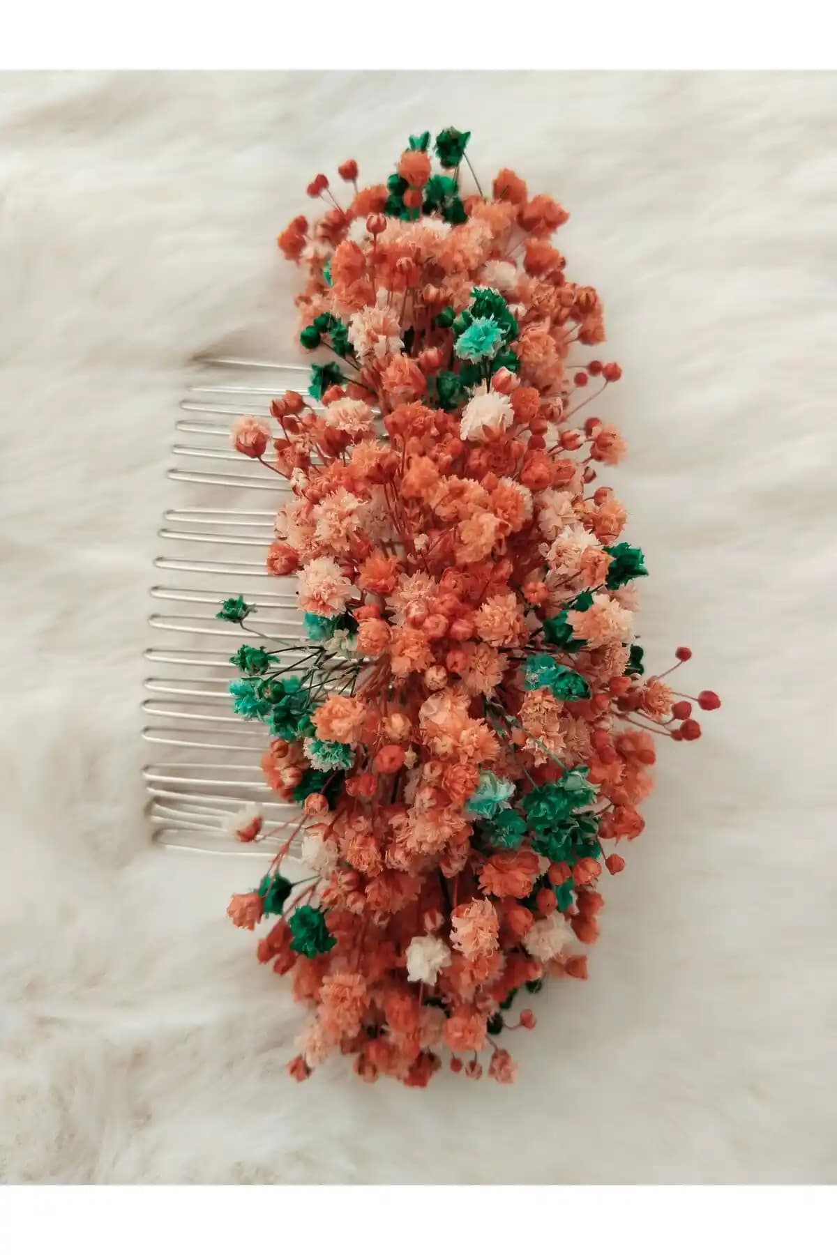 Doğal Malzemelerle Tasarlanmış Turuncu Yeşil Süslemeli Tarak Toka Ürünü