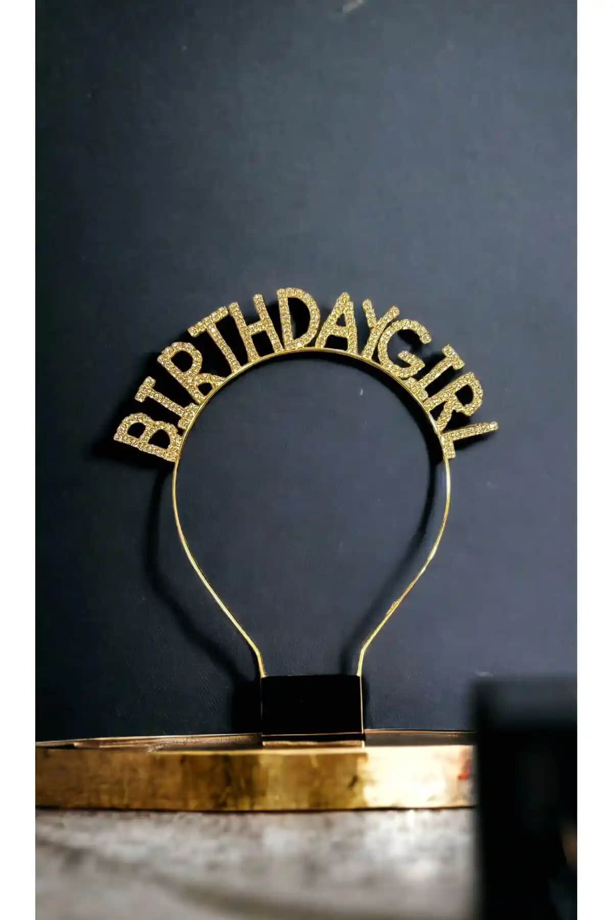 Happyland Gold Renk Kristal Taşlı Doğum Günü Tacı Şıklık ve Dayanıklılık Sunar