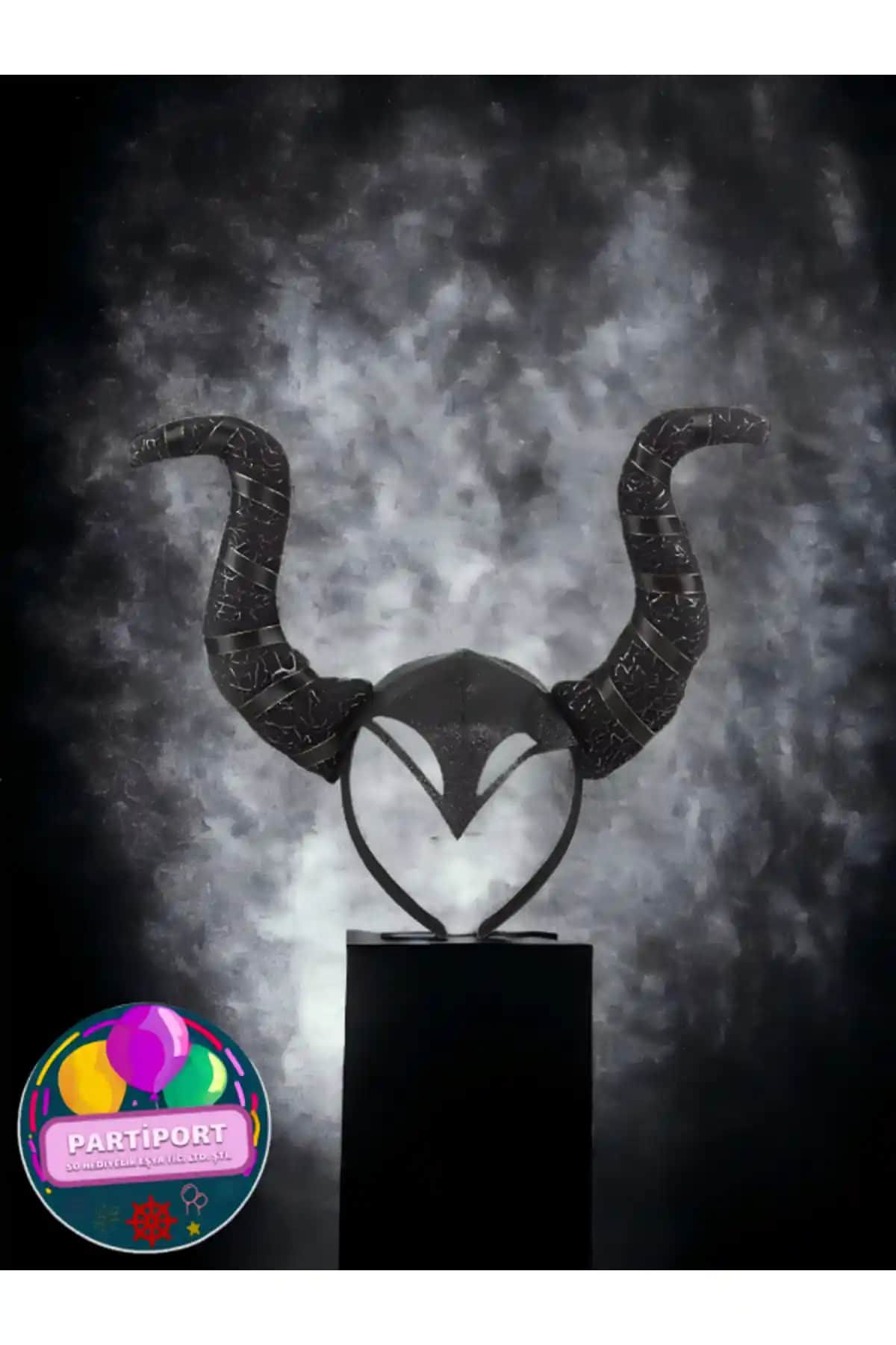 Malefiz Taç: Eğlence ve Şıklığın Buluştuğu Özel Parti Aksesuarı