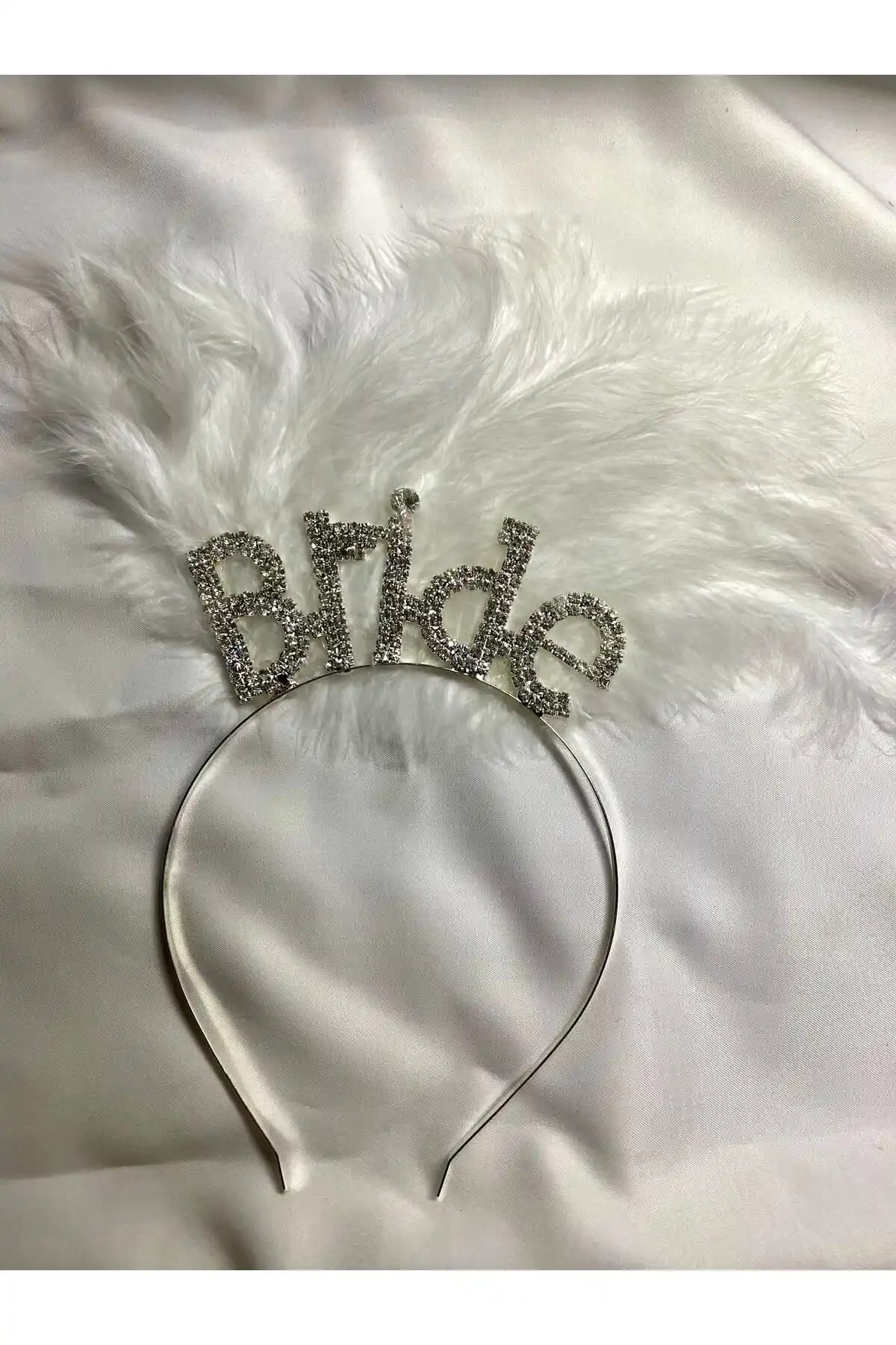 Süs Diyarı Tüylü Kristal Taşlı Bride Yazılı Gelin Tacı Estetik ve Şık Düğün Aksesuarı