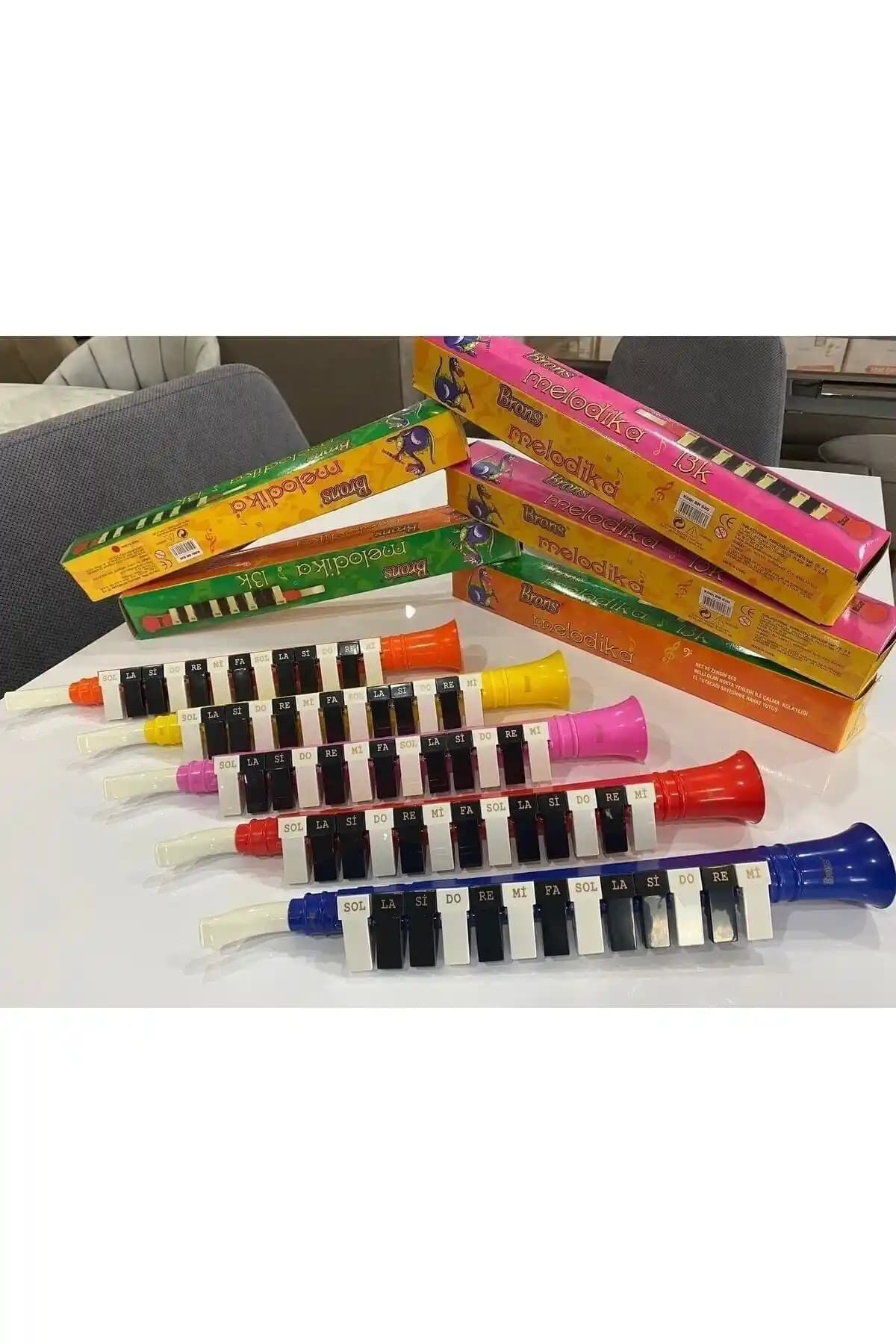 Brons 13 Tuşlu Melodika: Canlı Renkler ve Fonksiyonel Müzik Deneyimi