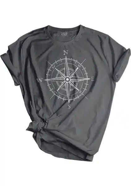 Erkek Spor ve Günlük Tişörtleri Karşılaştırması: Genius Store ve Ghassy Co.